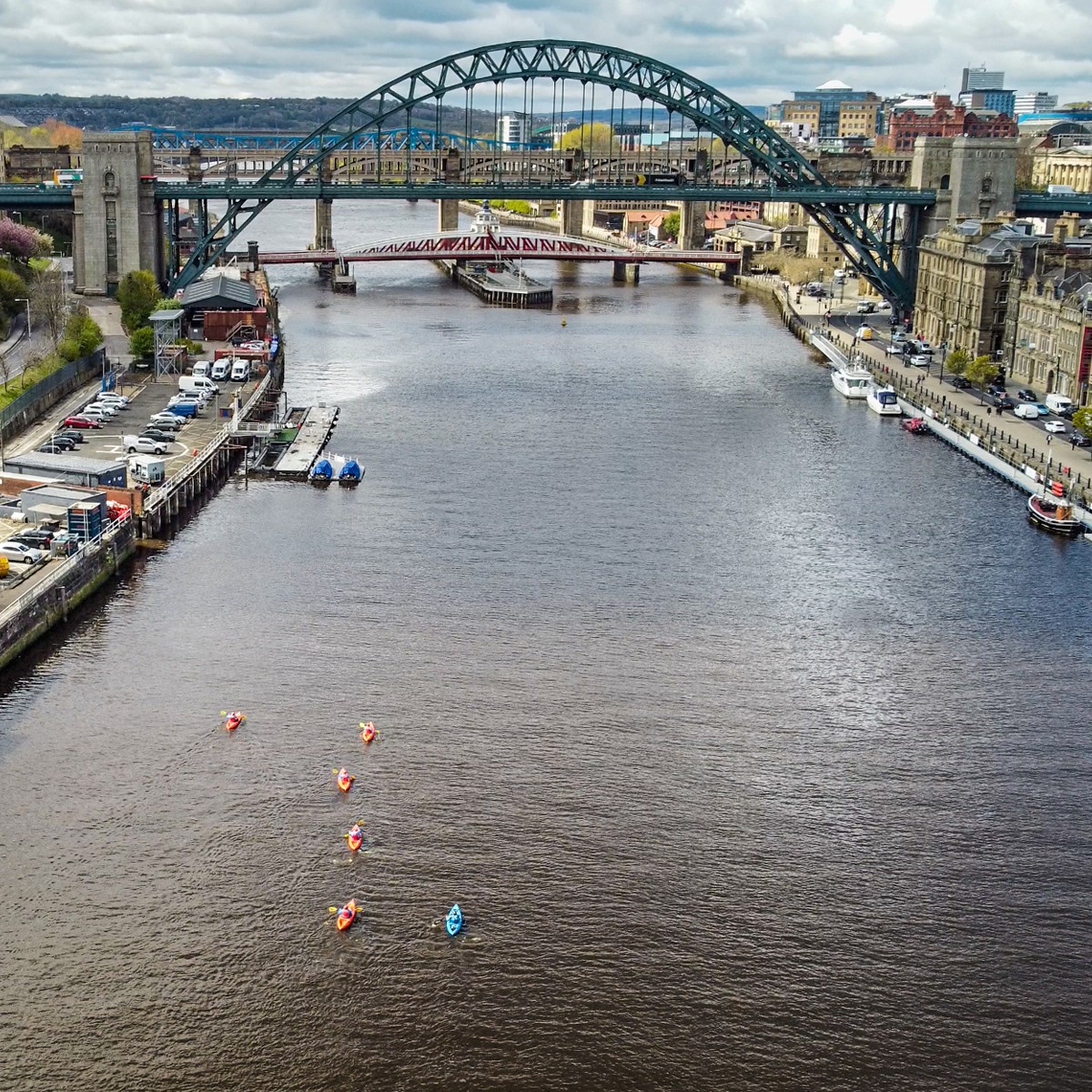 People kayaking on the River Tyne with the Tyne Bridge in the background